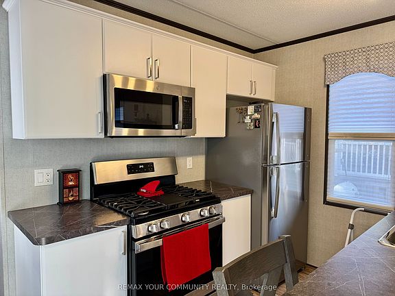 2nd image of 920 Skyline Rd #7