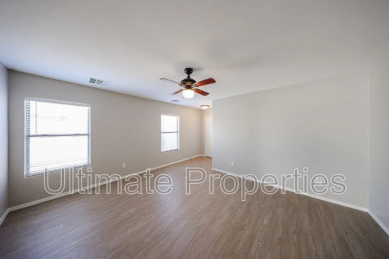3 bed, 2.0 bath, 1204 sqft, $1,795 — Photo 4
