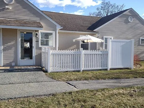 1083 James St, Chicopee, MA 01022