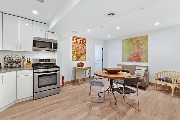 Rented by Compass | media 14