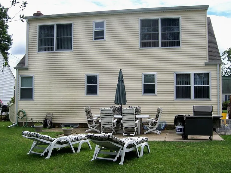 30 Audrey Ave — Photo 2