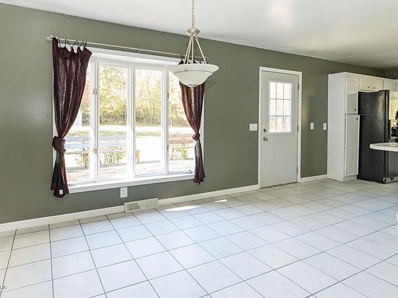 4th image of 7622 Lake Wood Dr