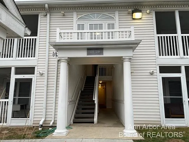 2245 S Main St