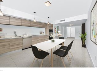 6620 Collins Ave, Miami Beach, FL 33141