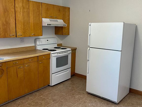 2nd image of 810 10th St NE #2