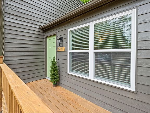 3rd image of 2871 Lakemont Dr SW