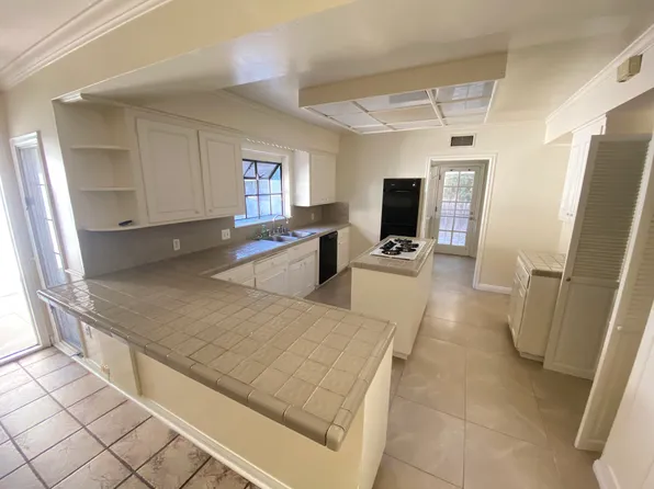 1444 N Mountain Ave, Claremont, CA 91711