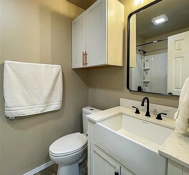 923 E Virginia Ave — Photo 7