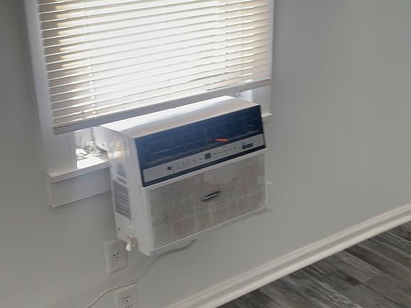 2nd image of 1529 Vine St #1531