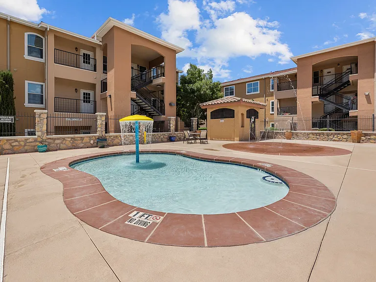 Las Torres Apartments — Photo 14