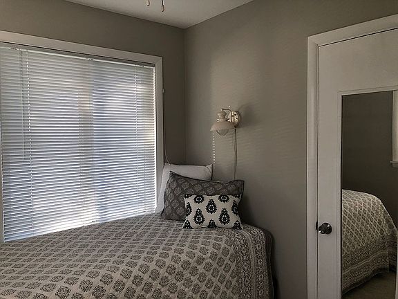 Bedroom 1- twin with trundle