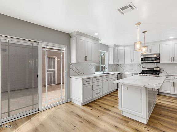 4th image of 17746 Devonshire St Unit 3