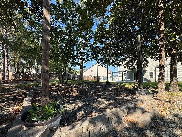 172 Huzzas Cir — Photo 40