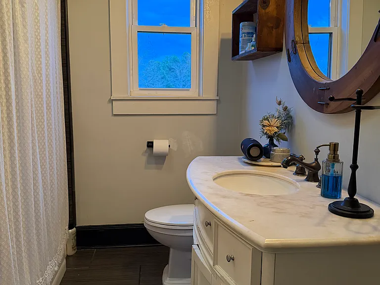 523 E Georgia St — Photo 13