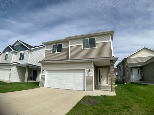 6227 57th Ave S, Fargo, ND 58104