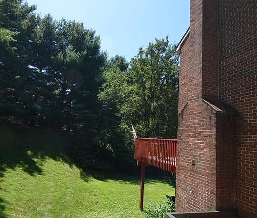 3rd image of 1725 Beechbank Way