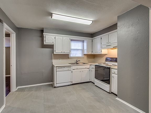 3rd image of 3733 SE 23rd St