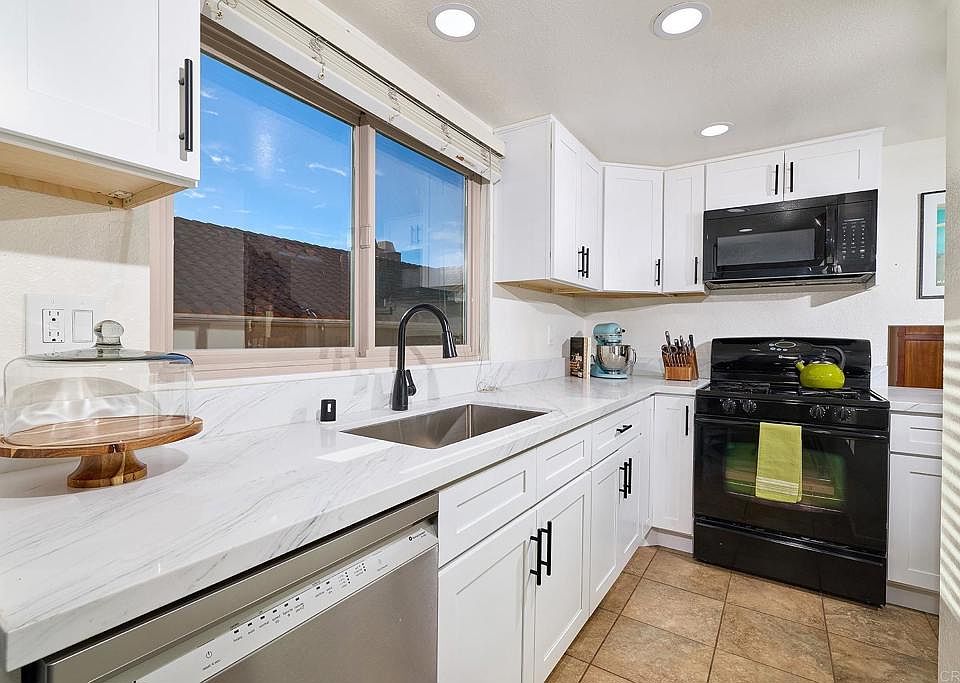 1st image of 1055 Ficus Ln
