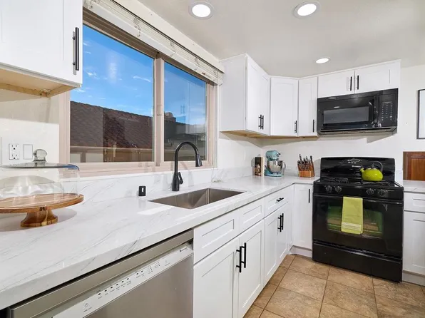 1055 Ficus Ln, San Marcos, CA 92069