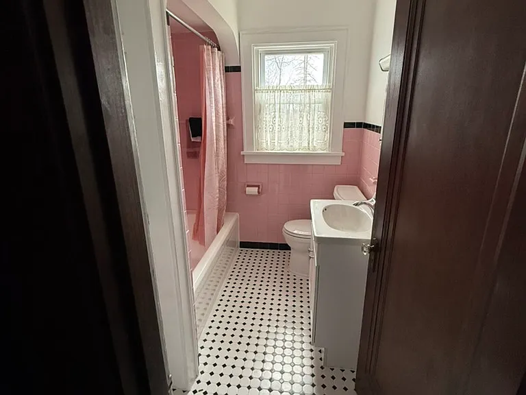 22 Coraopolis Rd — Photo 4