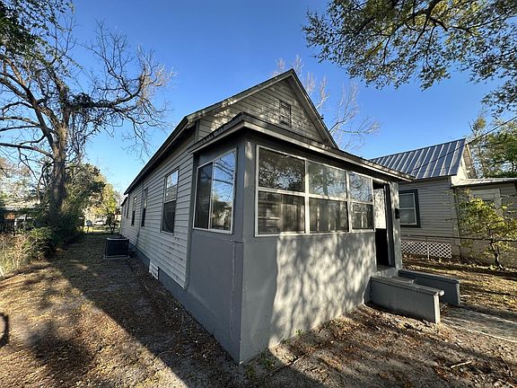 3rd image of 1519 Francis St
