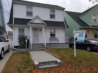 9350 205th St, Hollis, NY 11423