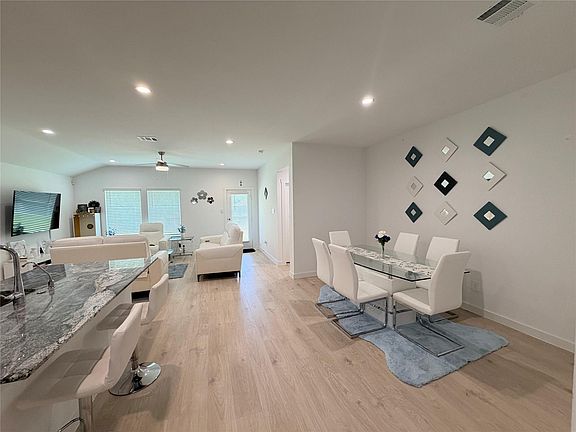 3rd image of 4986 Edgewood Dr