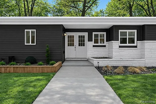 2566 Harrington Rd Photo 1