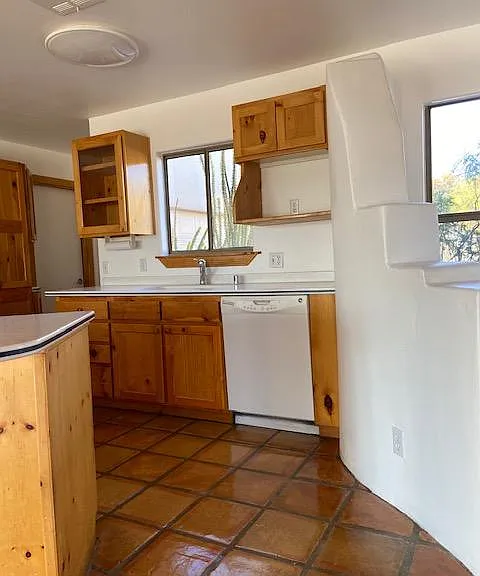 2045 Cresta Ct — Photo 6