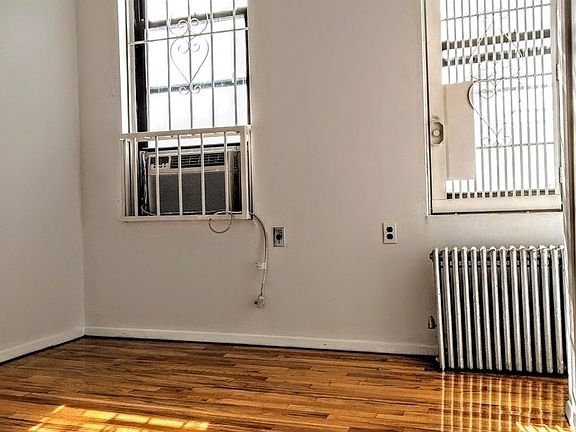 4th image of 214 E 10th St #21D