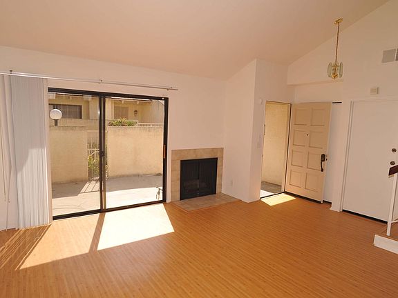 5th image of 18415 Collins St Unit A