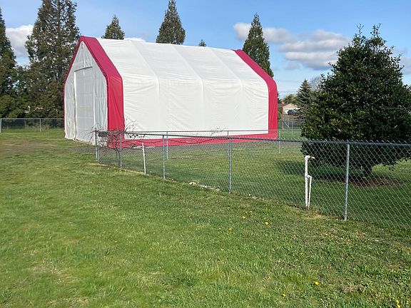 onsite huge storage space.
concrete floors and power