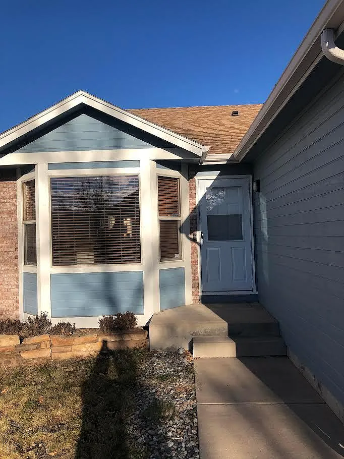4 bed, 2134 sqft, $2,400 — Photo 2