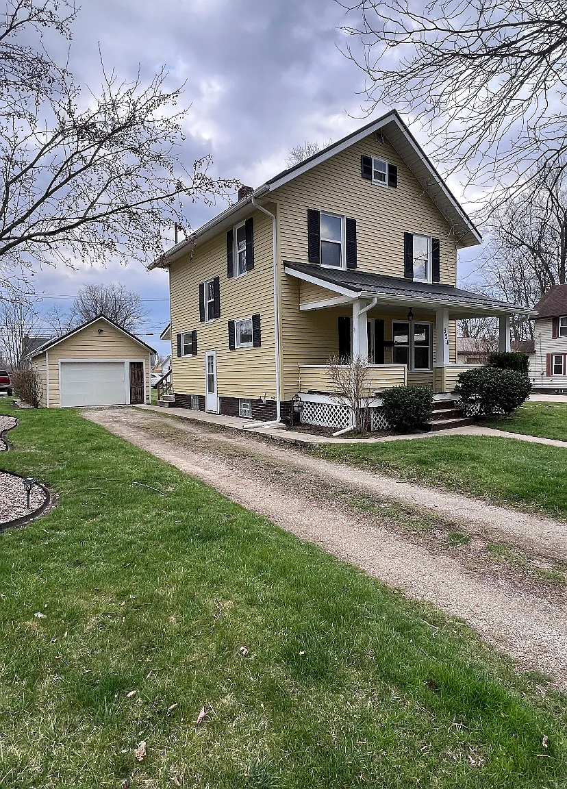 3 bed, 1208 sqft, $1,600 — Photo 1