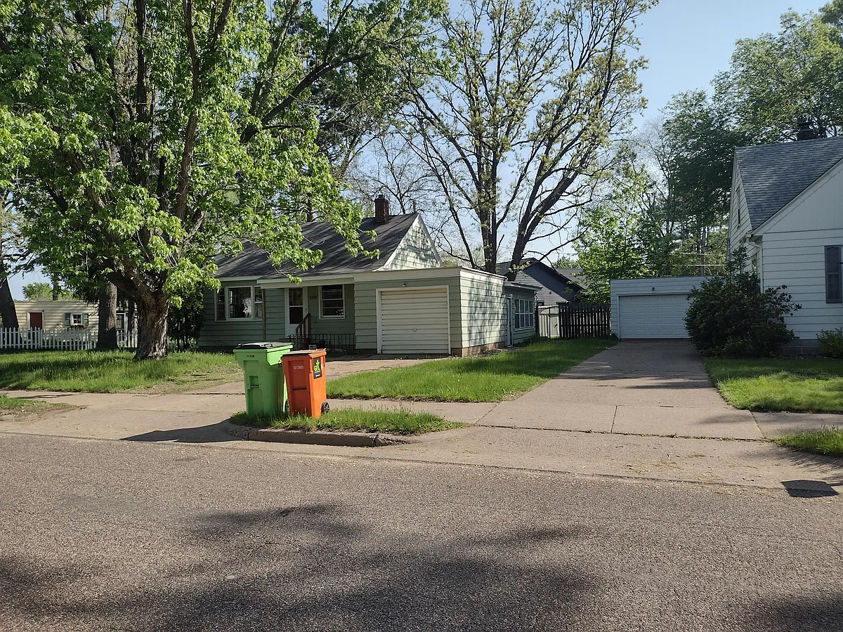 Building Photo - 1328 Wilson Dr