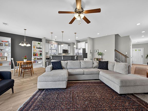 4th image of 125 Wisley Garden Dr