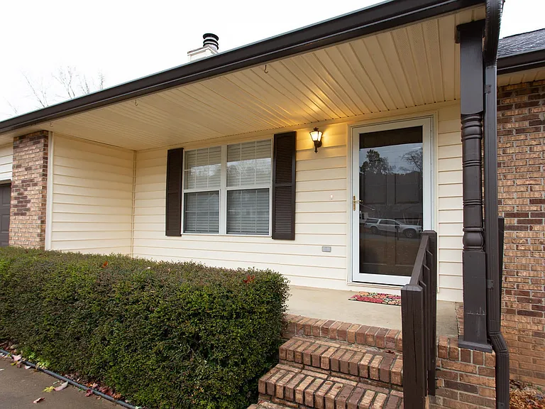 5609 Landrum Dr — Photo 2