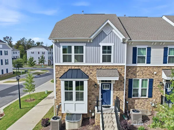9302 Mallard Mills Dr, Charlotte, NC 28262