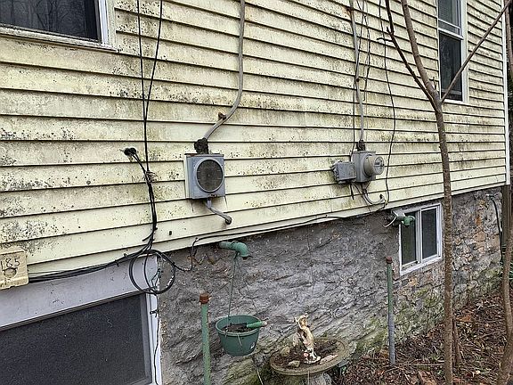 4th image of 1647 Iselin Rd