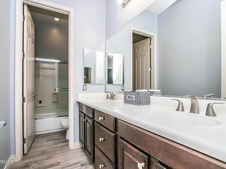 2560 E Wisteria Dr — Photo 17