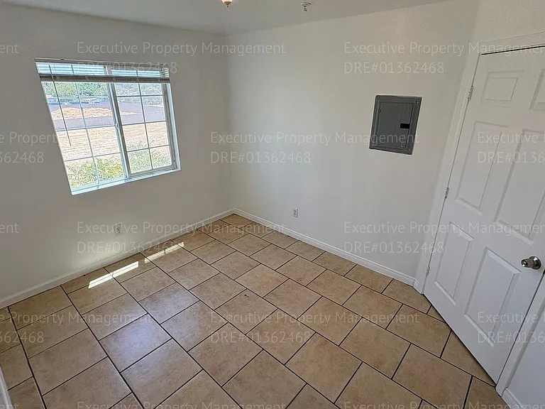 3017 Potomac Ave — Photo 22