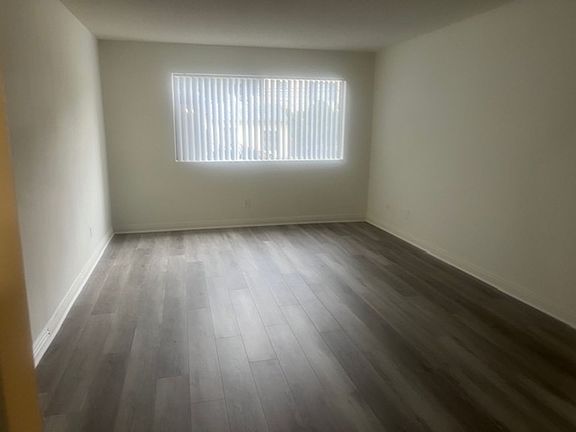 5th image of 1319 E Harvard St #108