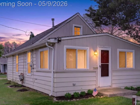 9809 Mandon Rd, White Lake, MI 48386
