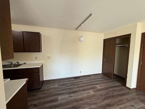 4th image of 101 Surrey Ct #11336152