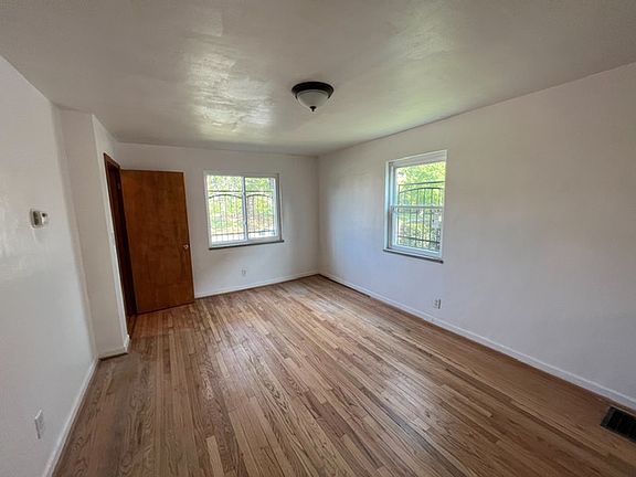 4th image of 214 Basswood Ave #1