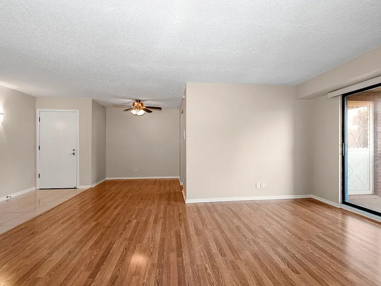13616 Lamon Ave #411 — Photo 7