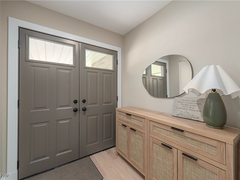 900 N Skyline Dr, Seven Hills, OH 44131 | Zillow