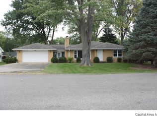 2149 Greenbriar Rd, Leland Grove, IL 62704