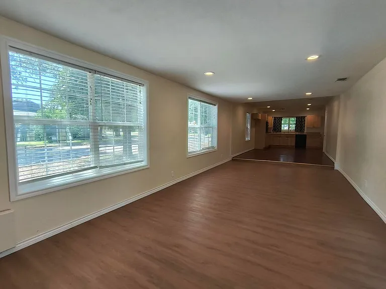 2317 Live Oak St — Photo 3