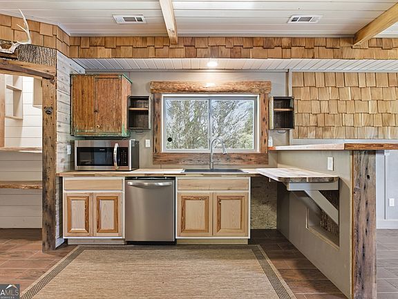5th image of 456 Oak Springs Rd